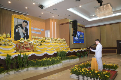 เข้าร่วมพิธีถวายราชสักการะวางพานพุ่มดอกไม้สด ... พารามิเตอร์รูปภาพ 1