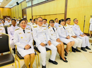 เข้าร่วมพิธีถวายราชสักการะวางพานพุ่มดอกไม้สด ... พารามิเตอร์รูปภาพ 4