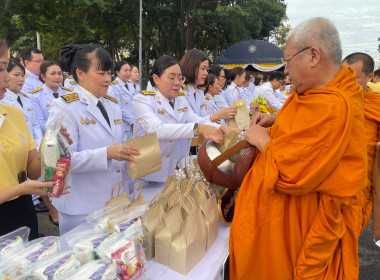เข้าร่วมพิธีทำบุญตักบาตรและเจริญพระพุทธมนต์ถวายพระราชกุศลและพิธีวางพานพุ่มดอกไม้ถวายราชสักการะ เนื่องในวันคล้ายวันพระบรมราชสมภพพระบาทสมเด็จพระบรมชนกาธิเบศร มหาภูมิพลอดุลยเดชมหาราช บรมนาถบพิตร วันชาติ และวันพ่อแห่งชาติ 5 ธันวาคม 2567 ... พารามิเตอร์รูปภาพ 3
