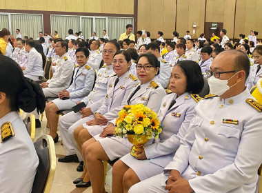 เข้าร่วมพิธีทำบุญตักบาตรและเจริญพระพุทธมนต์ถวายพระราชกุศลและพิธีวางพานพุ่มดอกไม้ถวายราชสักการะ เนื่องในวันคล้ายวันพระบรมราชสมภพพระบาทสมเด็จพระบรมชนกาธิเบศร มหาภูมิพลอดุลยเดชมหาราช บรมนาถบพิตร วันชาติ และวันพ่อแห่งชาติ 5 ธันวาคม 2567 ... พารามิเตอร์รูปภาพ 4