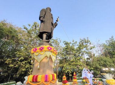 พิธีวางพานพุ่มดอกไม้ถวายราชสัการะ ... พารามิเตอร์รูปภาพ 1