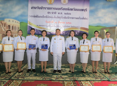 พิธีวางพานพุ่มดอกไม้ถวายราชสัการะ ... พารามิเตอร์รูปภาพ 12