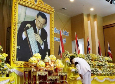 เข้าร่วมพิธีวางพานพุ่มดอกไม้สดถวายราชสักการะ ... พารามิเตอร์รูปภาพ 4