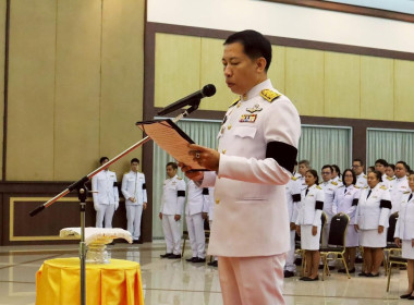 เข้าร่วมพิธีวางพานพุ่มดอกไม้สดถวายราชสักการะ ... พารามิเตอร์รูปภาพ 1