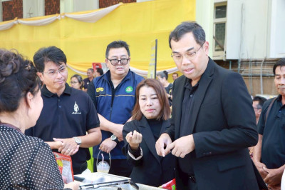 ร่วมลงพื้นที่เยี่ยมเยียนและให้กำลังใจเกษตรกรที่เข้าร่วมงานเทศกาลผลไม้เมืองนนท์ ... พารามิเตอร์รูปภาพ 1