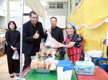 ร่วมลงพื้นที่เยี่ยมเยียนและให้กำลังใจเกษตรกรที่เข้าร่วมงานเทศกาลผลไม้เมืองนนท์ ... พารามิเตอร์รูปภาพ 2