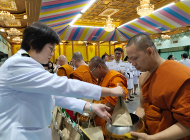 ร่วมพิธีทำบุญตักบาตรถวายพระกุศล เจริญพระพุทธมนต์ ... พารามิเตอร์รูปภาพ 4