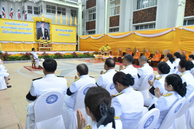 พิธีเจริญพระพุทธมนต์และทำบุญตักบาตรถวายพระราชกุศล ... พารามิเตอร์รูปภาพ 1