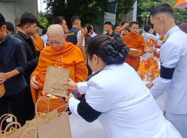 พิธีเจริญพระพุทธมนต์และทำบุญตักบาตรถวายพระราชกุศล ... พารามิเตอร์รูปภาพ 5