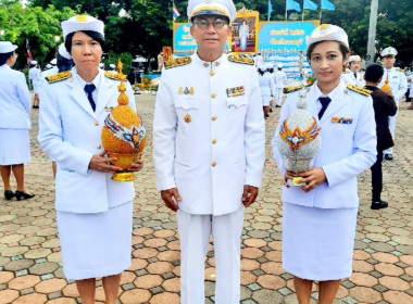 พิธีถวายเครื่องราชสักการะและวางพานพุ่ม ... พารามิเตอร์รูปภาพ 4