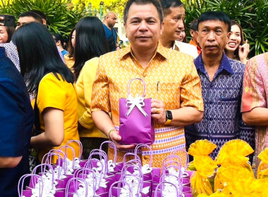 เข้าร่วมพิธีทำบุญตักบาตร เนื่องในโอกาสวันขึ้นปีใหม่ พ.ศ. ... พารามิเตอร์รูปภาพ 2