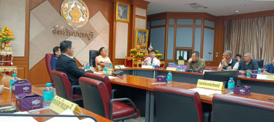 เข้าร่วมประชุมเกี่ยวกับการจัดกิจกรรม"ตลาดนัดแก้หนี้" พารามิเตอร์รูปภาพ 1