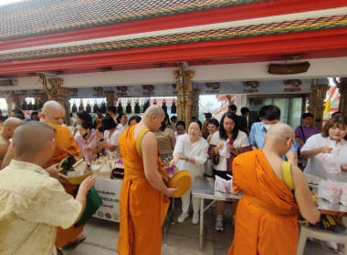 เข้าร่วมพิธีทำบุญตักบาตรและถวายสังฆทานแด่พระสงฆ์ ... พารามิเตอร์รูปภาพ 5