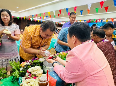 เข้าร่วมกิจกรรมรดน้ำขอพรจากอธิบดี รองอธิบดี และอดีตอธิบดี ... พารามิเตอร์รูปภาพ 2