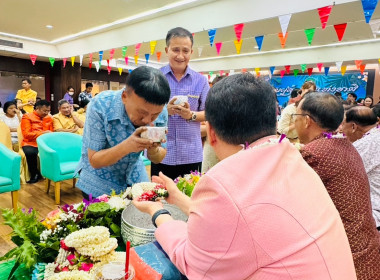 เข้าร่วมกิจกรรมรดน้ำขอพรจากอธิบดี รองอธิบดี และอดีตอธิบดี ... พารามิเตอร์รูปภาพ 4