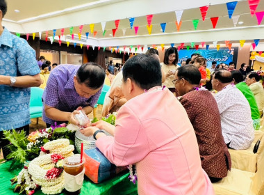 เข้าร่วมกิจกรรมรดน้ำขอพรจากอธิบดี รองอธิบดี และอดีตอธิบดี ... พารามิเตอร์รูปภาพ 3