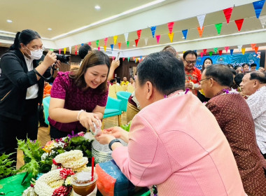 เข้าร่วมกิจกรรมรดน้ำขอพรจากอธิบดี รองอธิบดี และอดีตอธิบดี ... พารามิเตอร์รูปภาพ 6