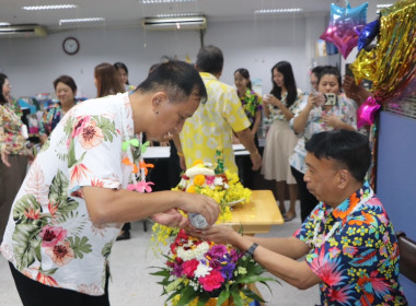 ร่วมกิจกรรมสรงน้ำพระและรดน้ำขอพรจากผู้ใหญ่ ... พารามิเตอร์รูปภาพ 3