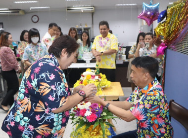 ร่วมกิจกรรมสรงน้ำพระและรดน้ำขอพรจากผู้ใหญ่ ... พารามิเตอร์รูปภาพ 4