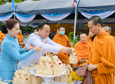 เข้าร่วมพิธีเจริญพระพุทธมนต์และทำบุญตักบาตรถวายพระราชกุศล ... พารามิเตอร์รูปภาพ 7