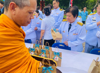 เข้าร่วมพิธีเจริญพระพุทธมนต์และทำบุญตักบาตรถวายพระราชกุศล ... พารามิเตอร์รูปภาพ 3